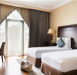 Selection of 4 Bedroom Luxury Lagoon Villas in Dubai, Sleeps 8